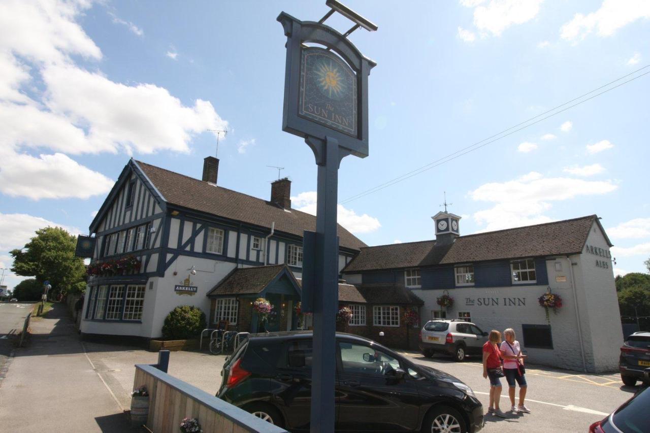 The Sun Inn Swindon Exteriör bild